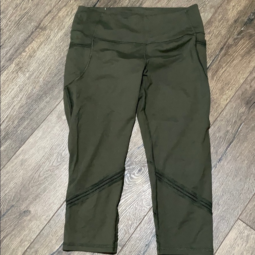 Victoria Sport Knockout Capri legging size Large